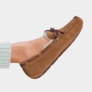 UGG Women's Dakota Sheepskin Lined Slipper Moccasin Chestnut 7